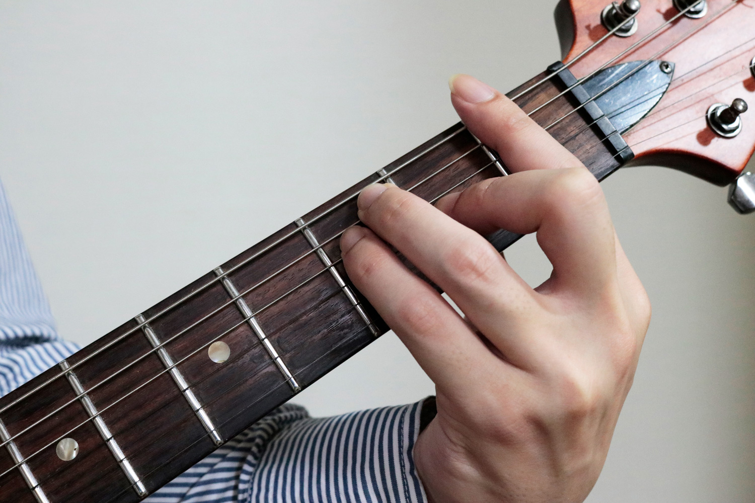 ギターfコードを完全攻略 簡単な押さえ方のコツ 指が短くても弾ける方法 Muzyxオンライン