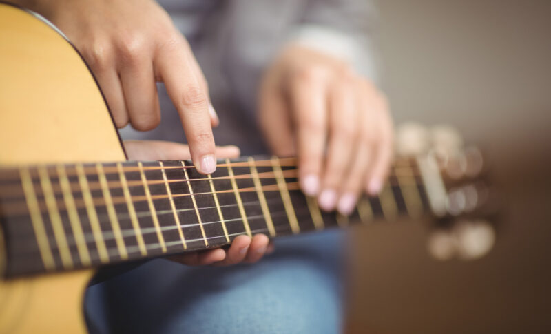 【初心者必見】ギターを習うべき７つの理由＆世代別おすすめ教室比較